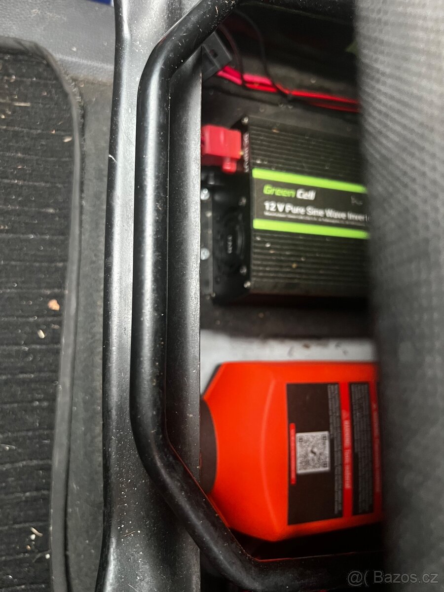 Ford tourneo custom L2H1 2.2l 114kw 8 míst - 9