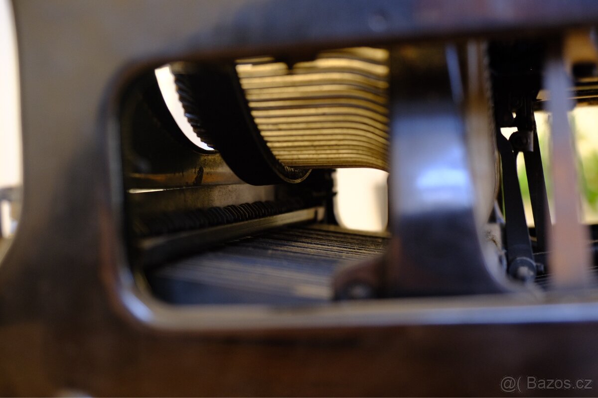 Starožitný psací stroj U.S. Mirsa Ideal - 9