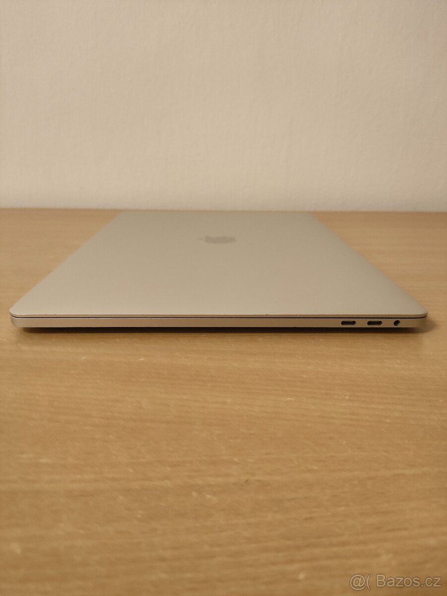 MacBook Pro 15 2016 | i7 • 16GB • 256GB SSD - 9