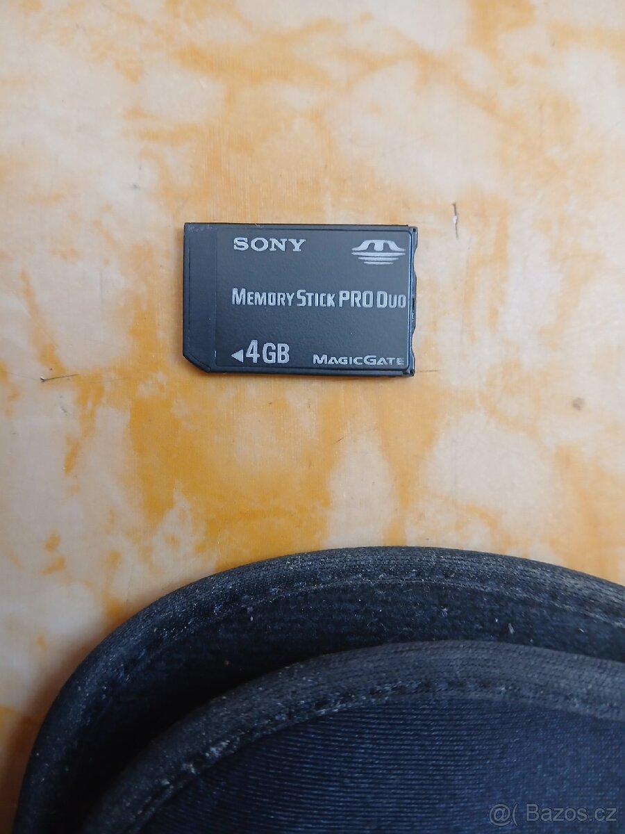 sony psp+hry+nabijecka+pouzdro - 9