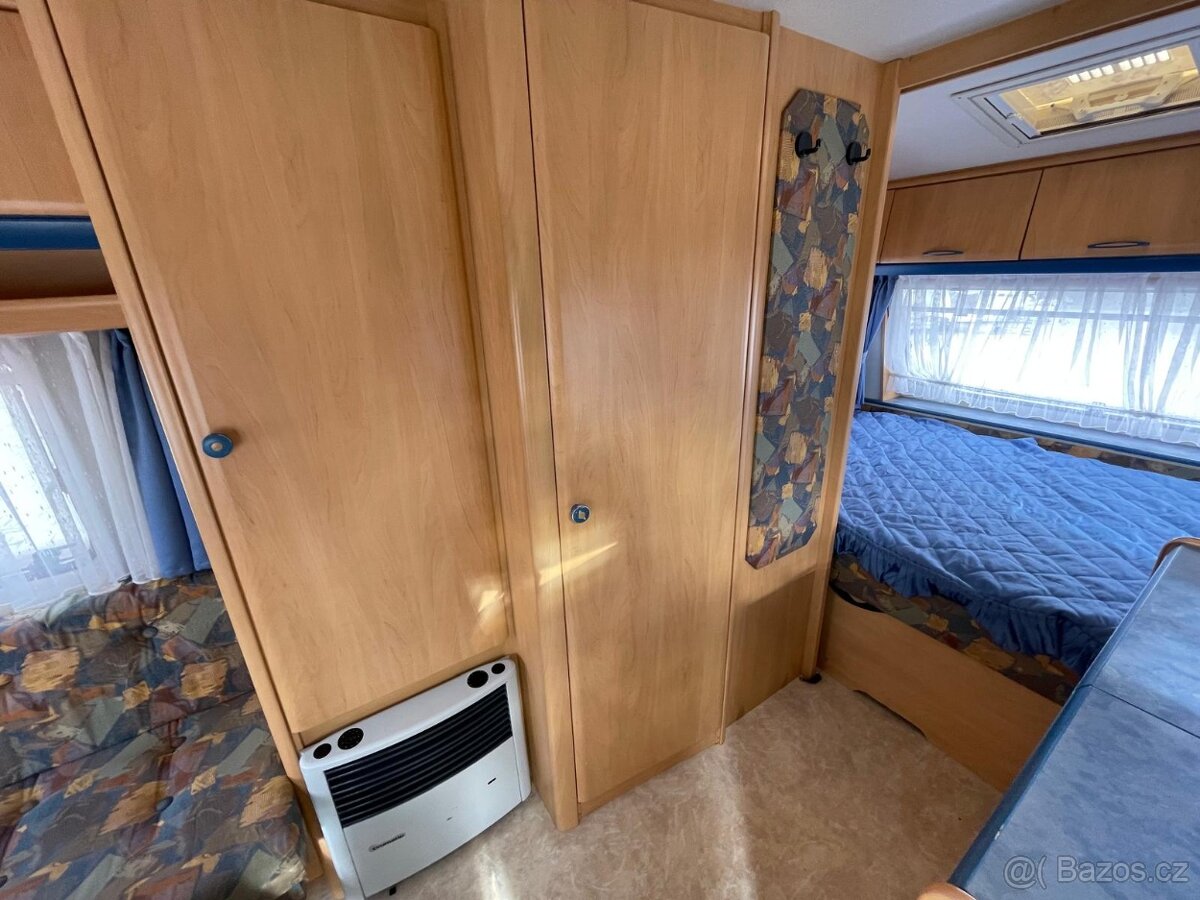 Hobby De luxe 450, 4 osoby, stan, pevná postel - 9