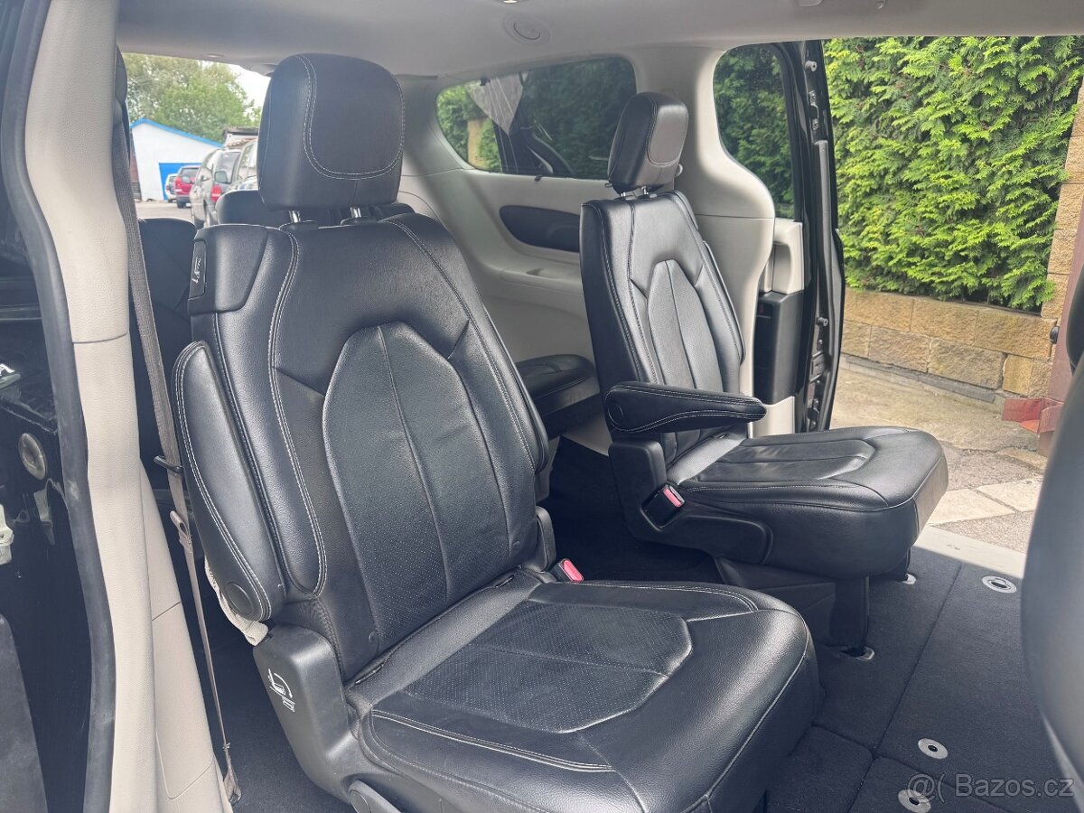 Chrysler Pacifica 3,6 L RU Čočka Adapttemp 2022 - 9