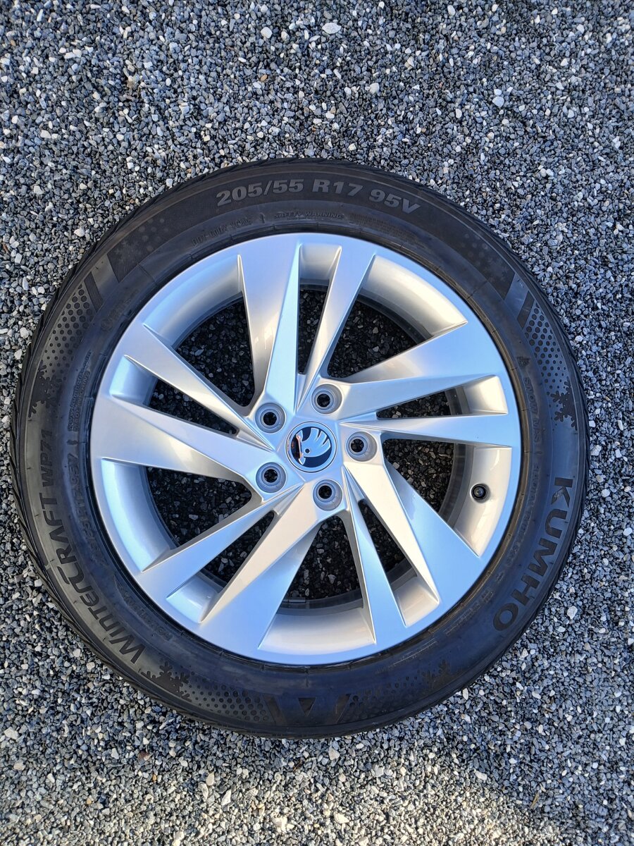 Zánovní zimní orig alu Škoda Octavia IV 205/55/17 vzorek 8mm - 9