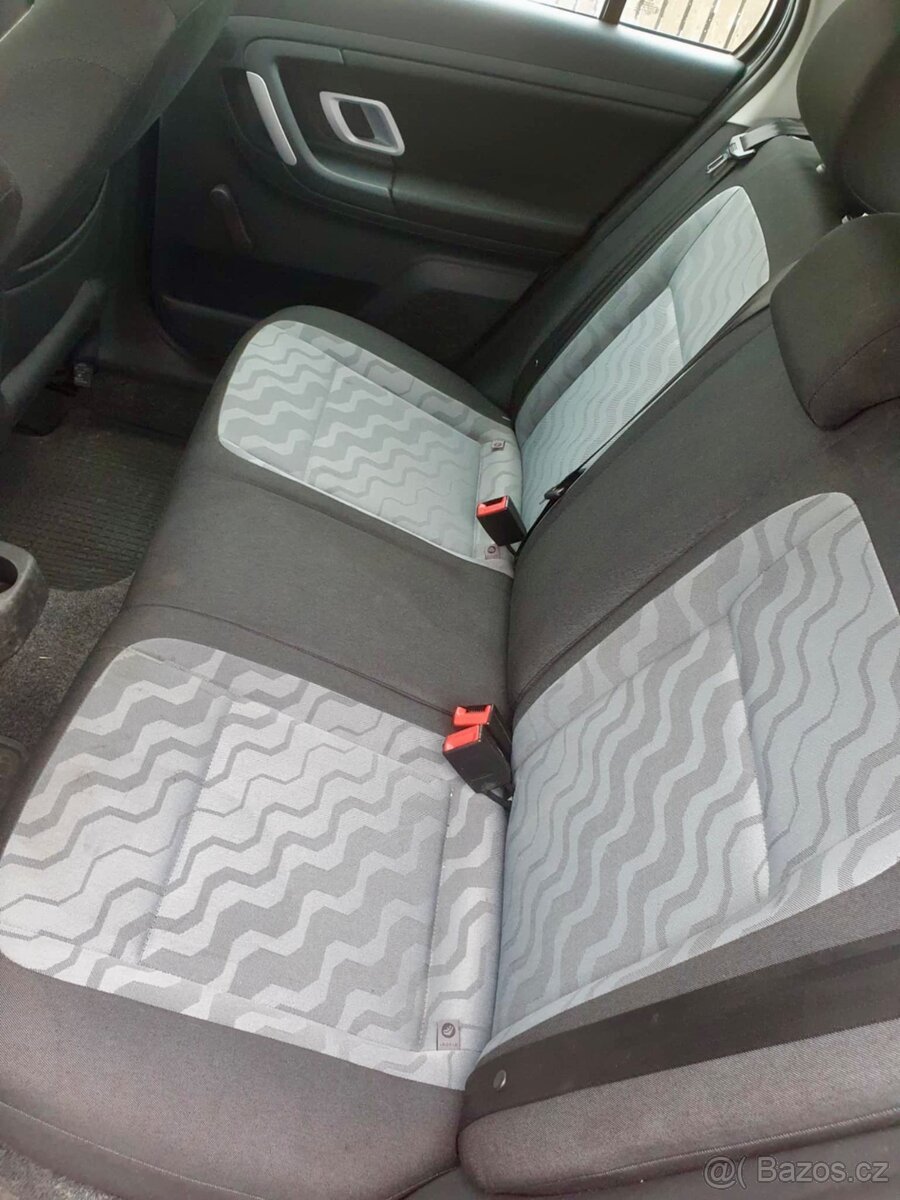 Škoda Fabia 2 1.6 16 v benzin 2009 top stav - 9