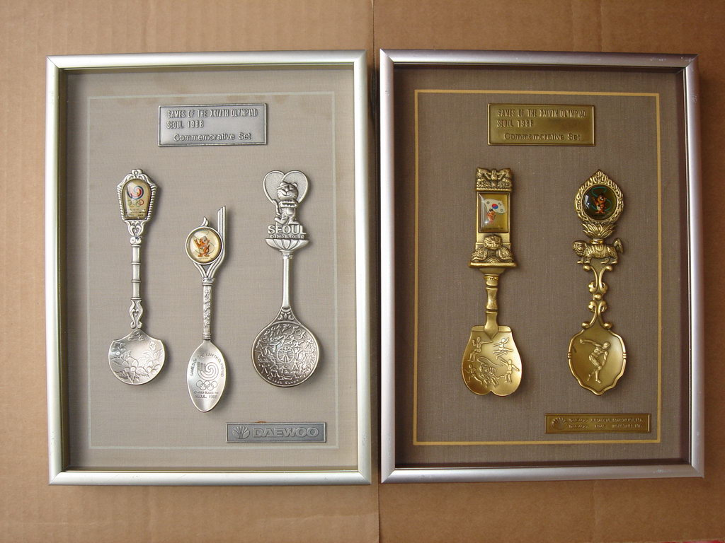 Dokumentace a propagační předměty korejských automobilů - 9