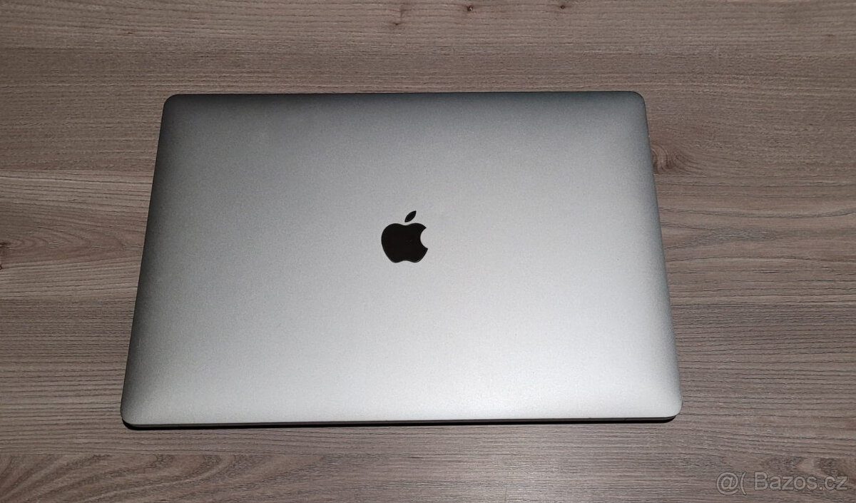 MacBook Pro 15"/Touch Bar/i7 3,8 GHz/16GB/512GB/R555 2GB - 9