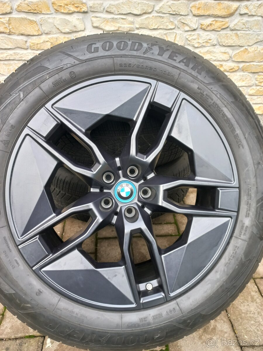 BMW iX zimní 20 Styling 1002 Goodyear 235 60 DOT2922 8mm - 9