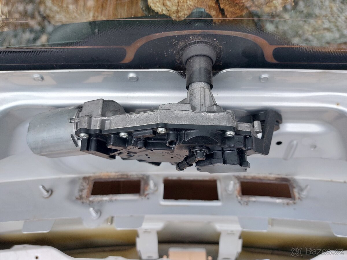 VW Touran zadní víko kufru - 9