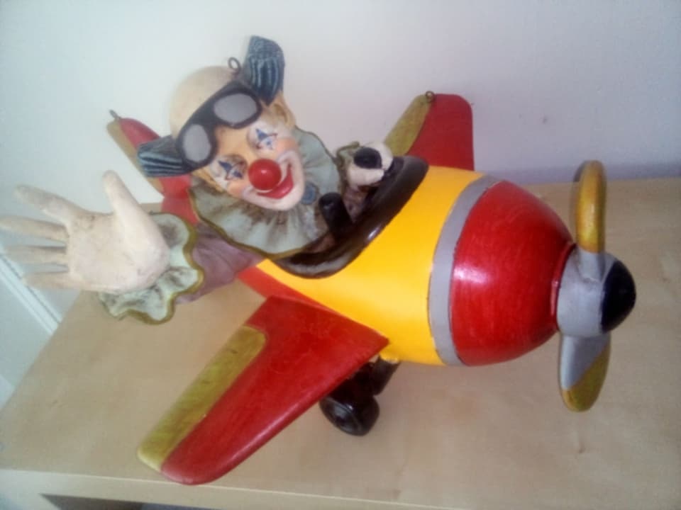 Jun Asilo- Dekorativní klaun,Decoratieve Clown ve Vliegtuigu - 9