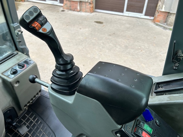 nakladač Kramer 8095T - 9