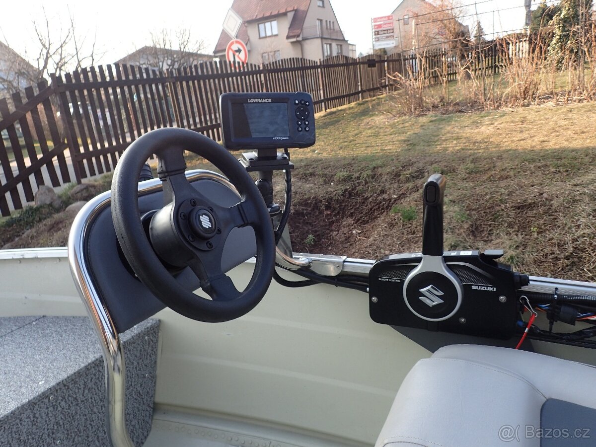 Hliníkový člun s motorem - 9