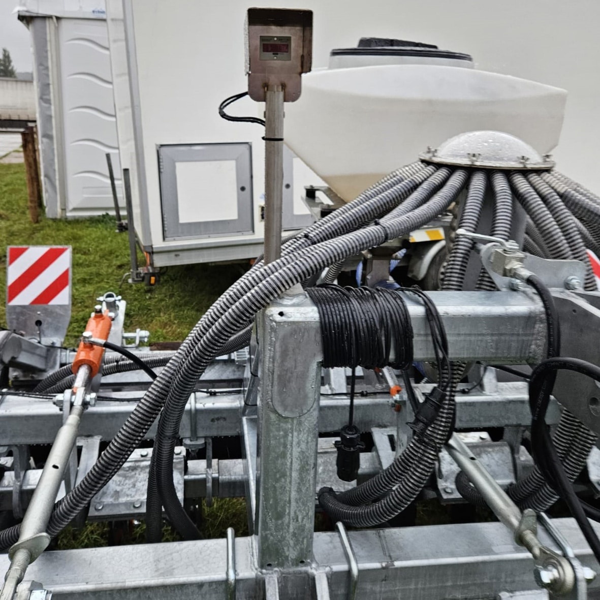 Secí stroj pro přísev TTP - pro traktory od 80 HP - 9