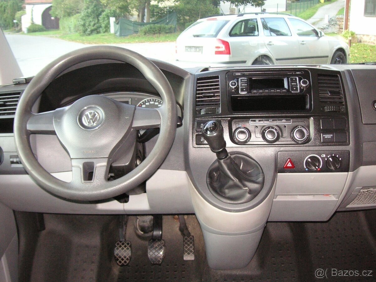 Volkswagen Transporter T5 2.0 TDi - Serviska - 9