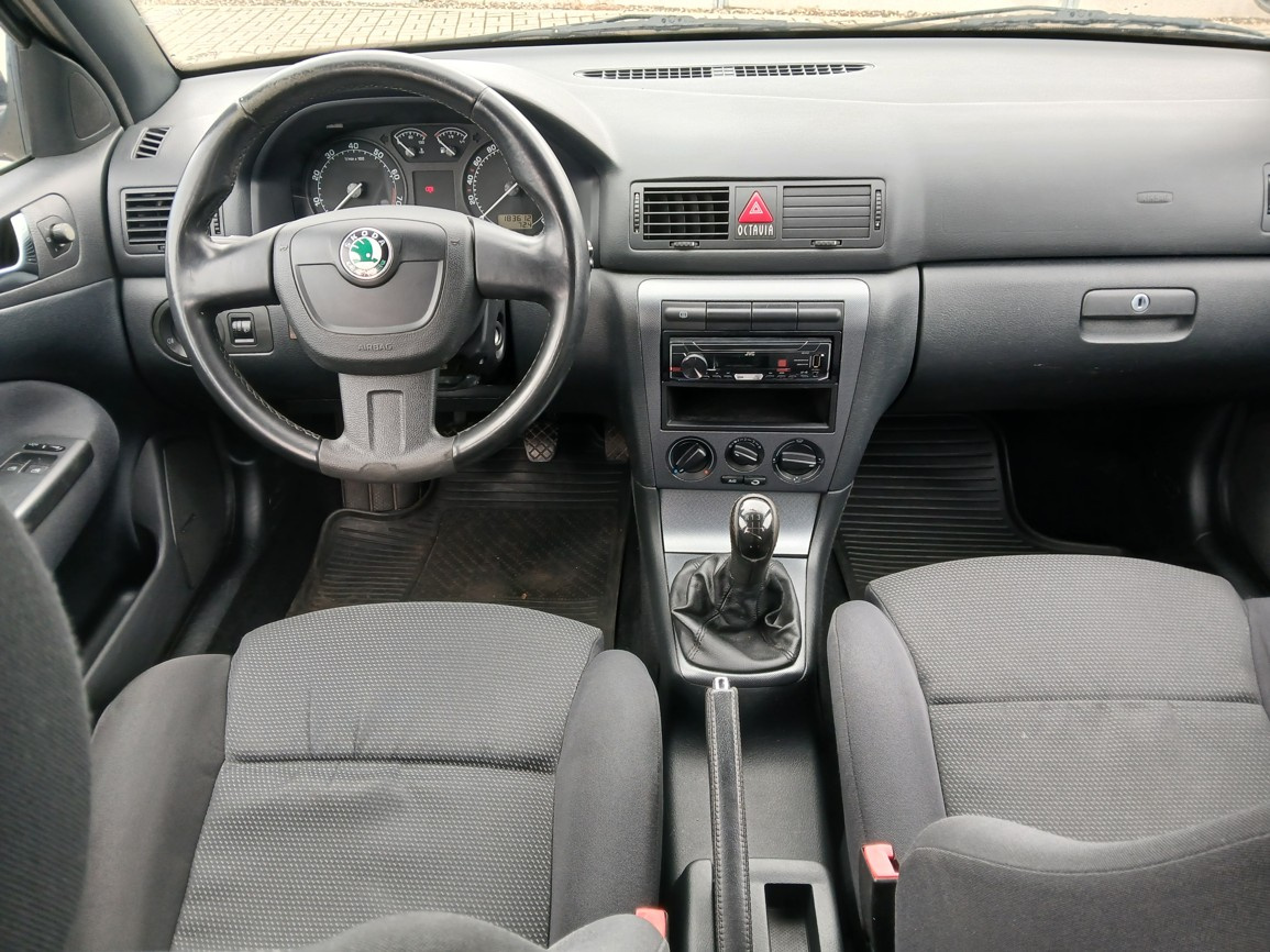 Škoda Octavia Tour 1,6 LPG 1.majitel Nová TK - 9