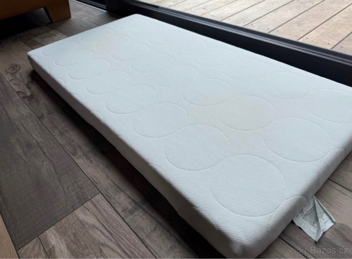 Postýlka IKEA vč. matrace - 9