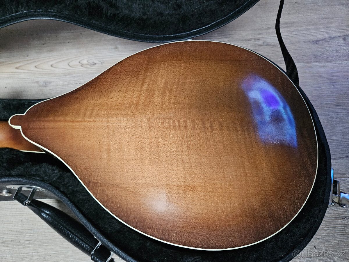 Zánovní česká celomasivní mandolína ULMA s kufrem - 9
