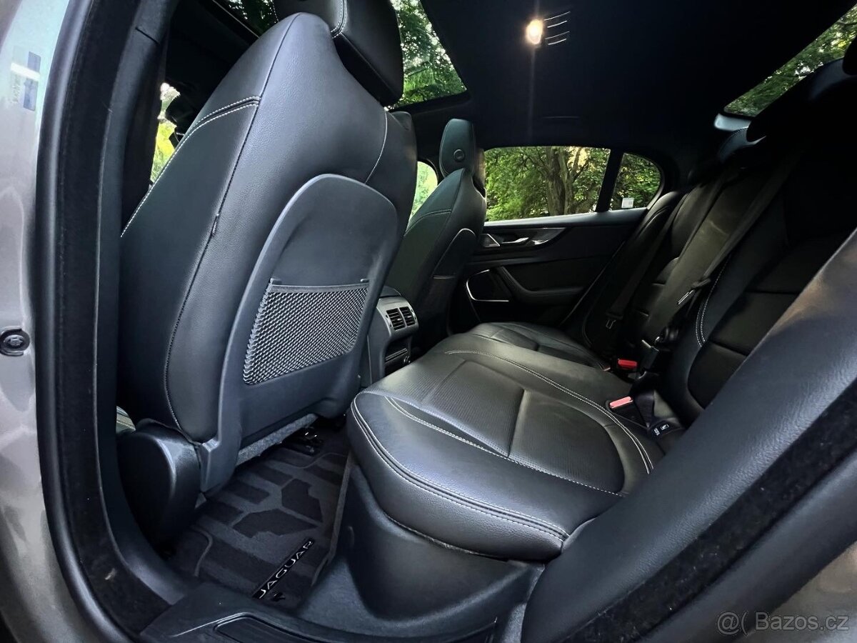 Jaguar XE 2.0D I4 R-Dynamic HSE AT - 9