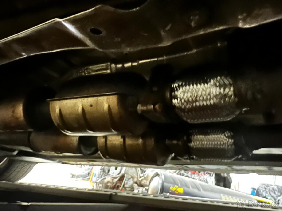 VW Phaeton 3,2 benzín 184kw,4x4 auto na dily - 9