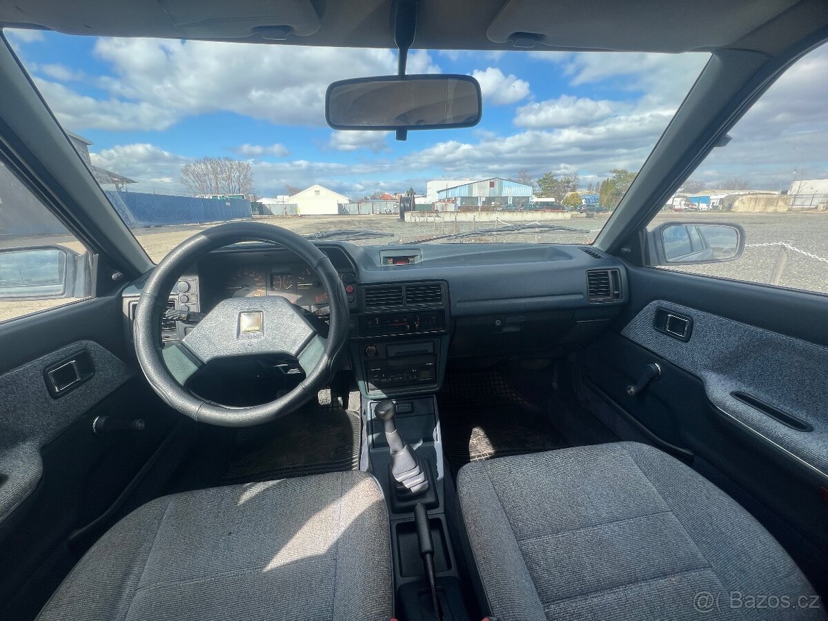 Prodám Mazda 323 BF sedan 1,6 (1987) rarita mezi youngtimery - 9