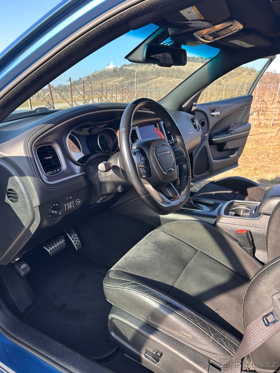 Dodge Charger 6,4 HEMI - 9