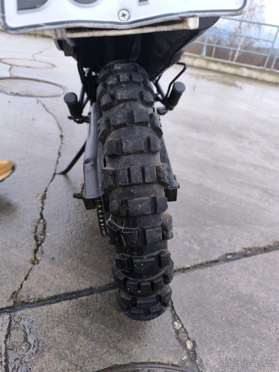 Suzuki DR 125 - 9