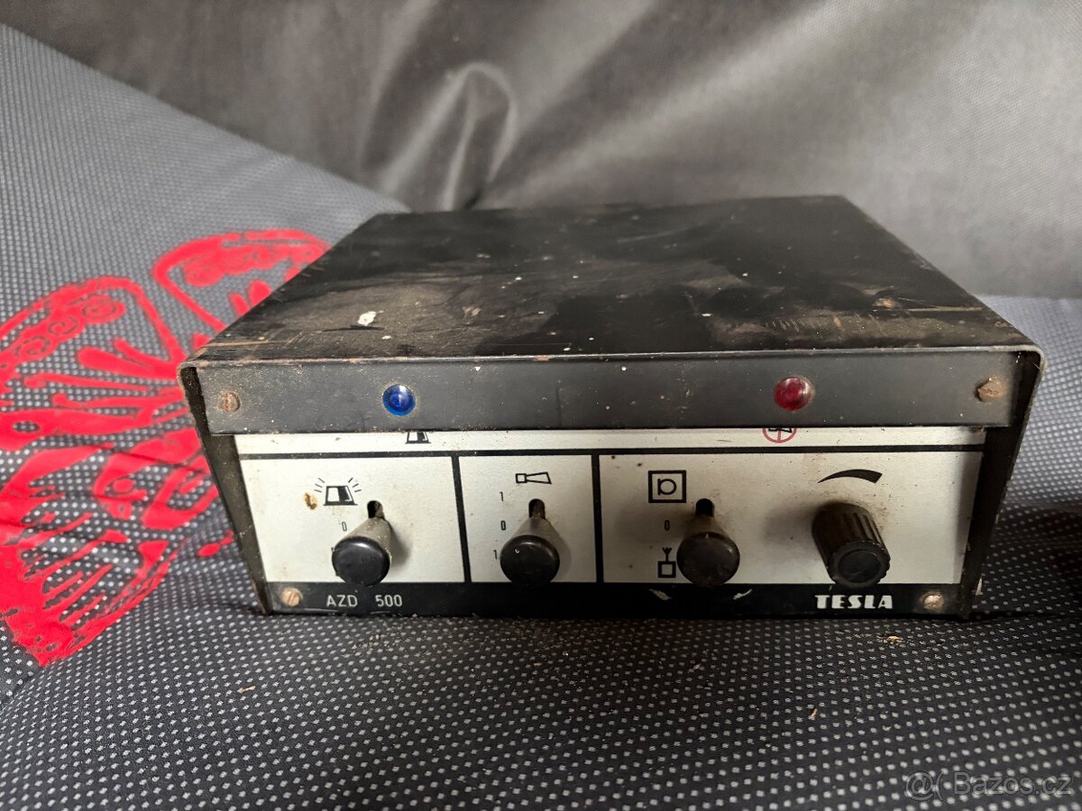 Dobové retro majáky na stará služební auta - 9