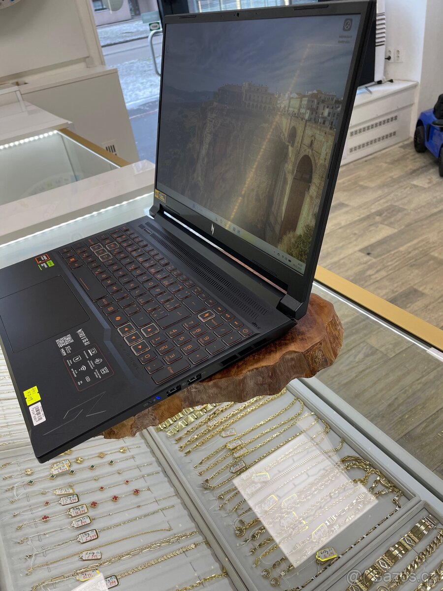 Acer Nitro V 16 AI - 9