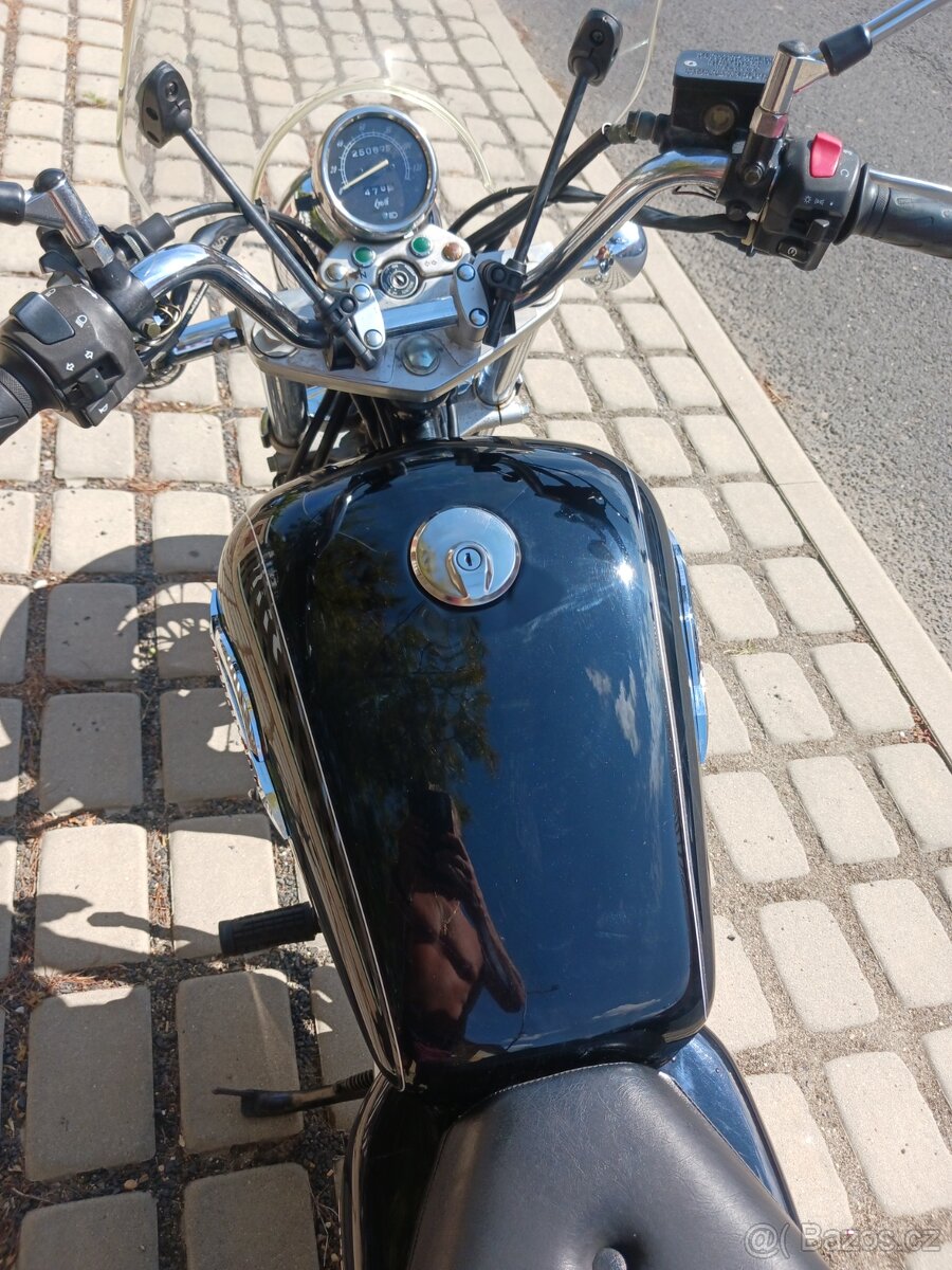 Suzuki GZ 125 Marauder - 9