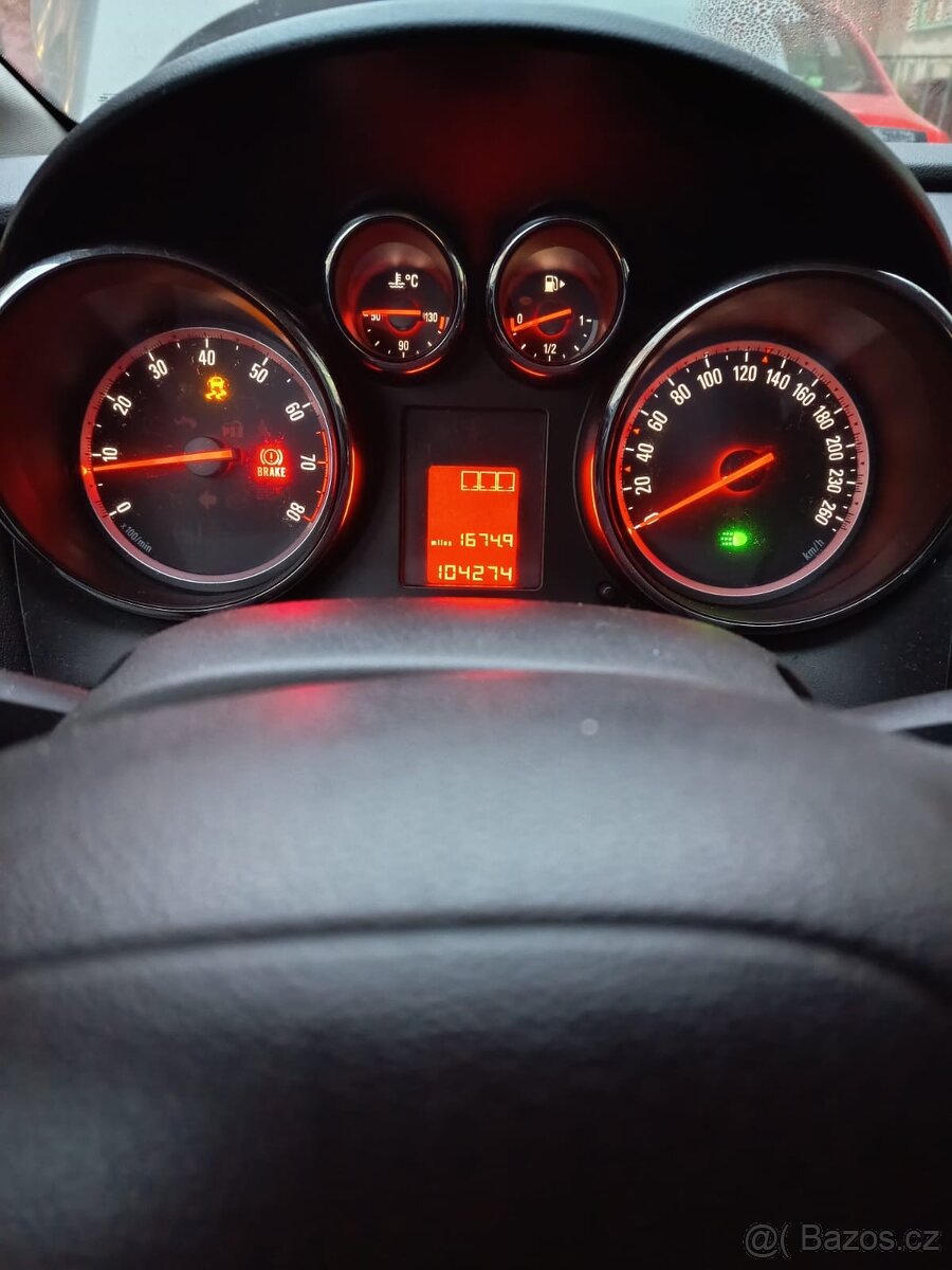 Opel Astra 1.4, 2010 - 9