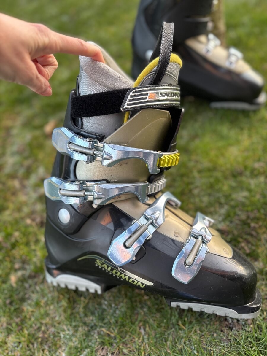 Lyže Fischer, lyžáky Salomon, hůlky, helma a brýle - 9