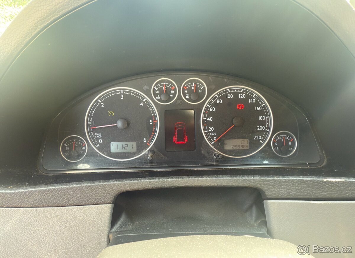 VW Multivan 2.5TDi Highline - 9