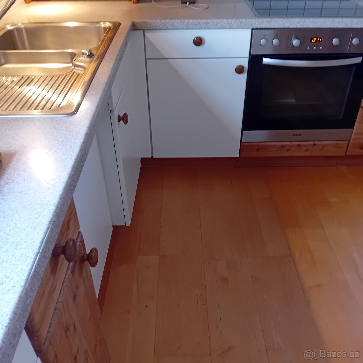 Kuchyňská linka se spotřebiči - 9