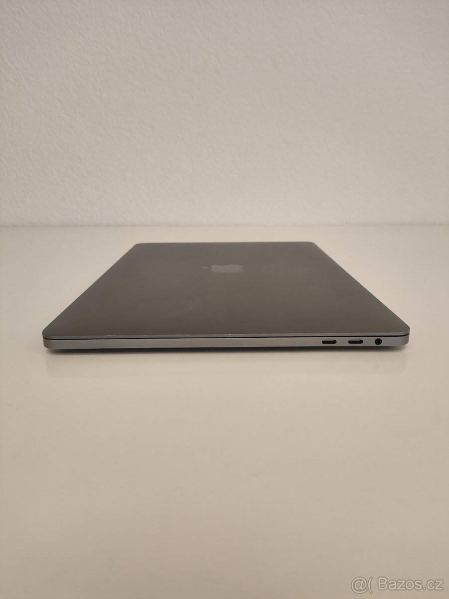MacBook Pro 2018 | i5 • 8GB • 256GB - 9