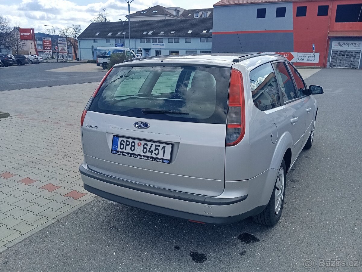 Ford Focus 1.6 benzín - 9