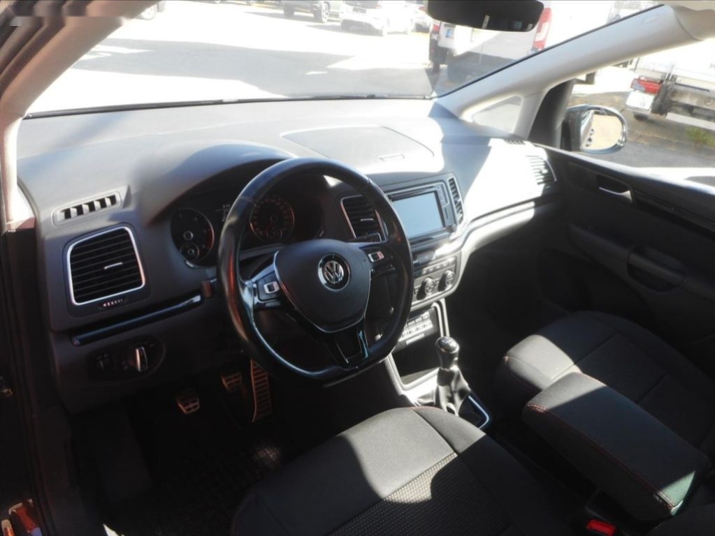Volkswagen Sharan,2,0 TDi SOUND - 9
