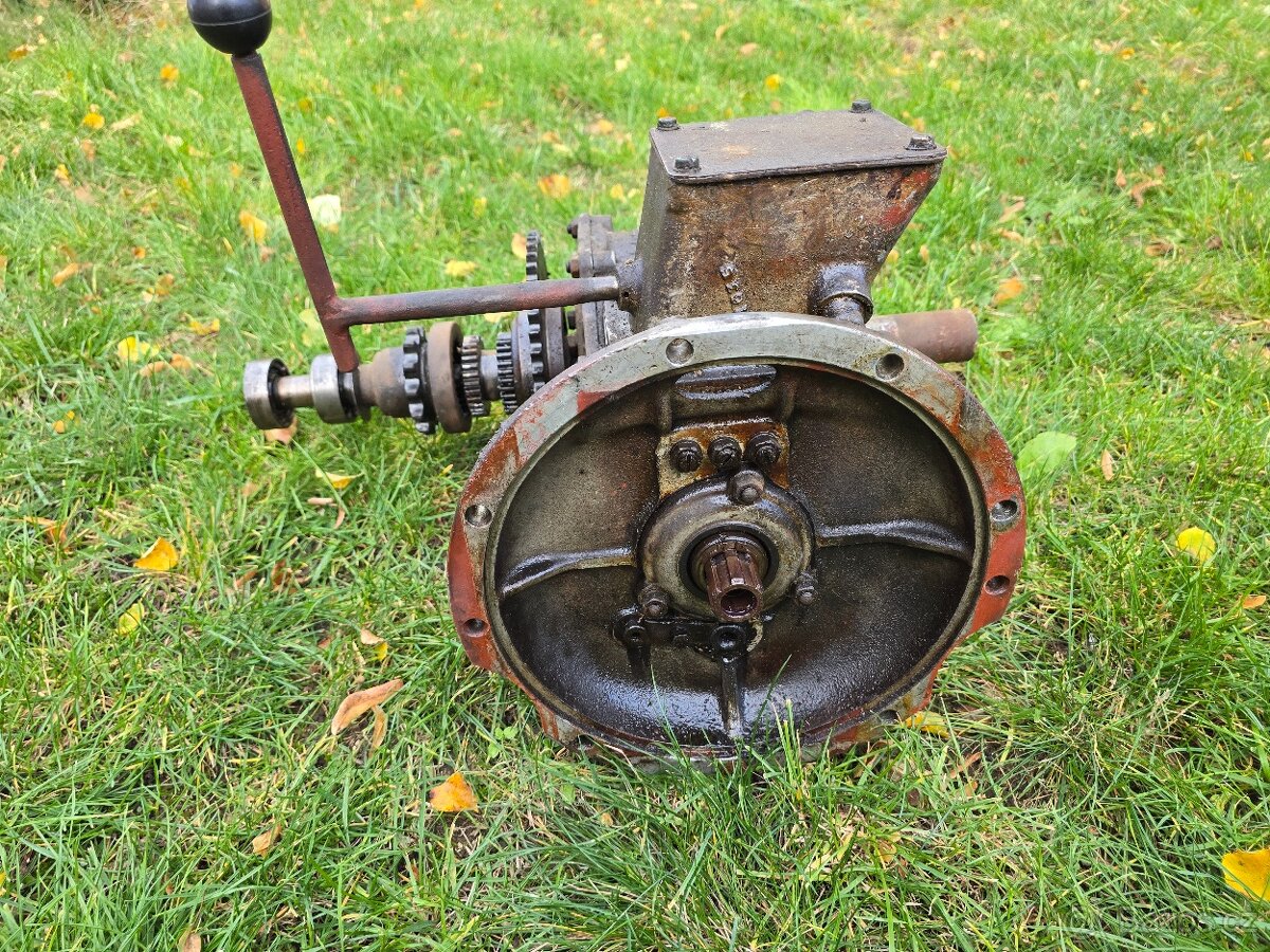 Převodovka z frézky - náhradní díly - 9