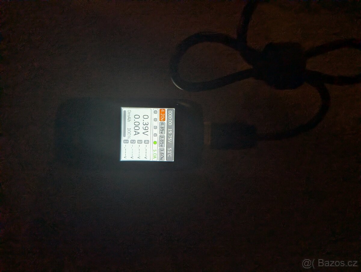 Nabíječka ToolkitRC M4 Pocket – 80W, 1–4S (XT60 / USB-C)
- 9