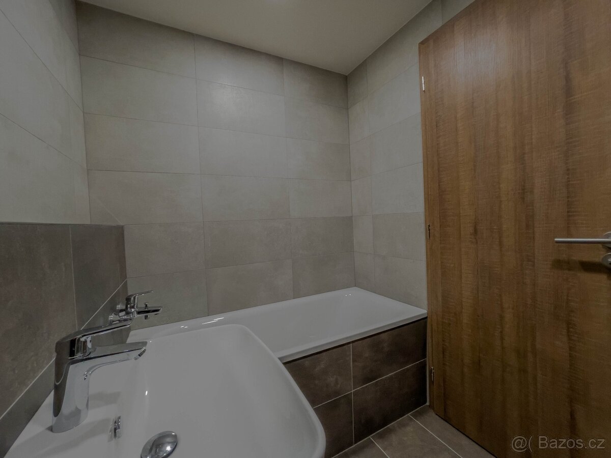 Pronájem 1+kk s balkónem a garáží - 9