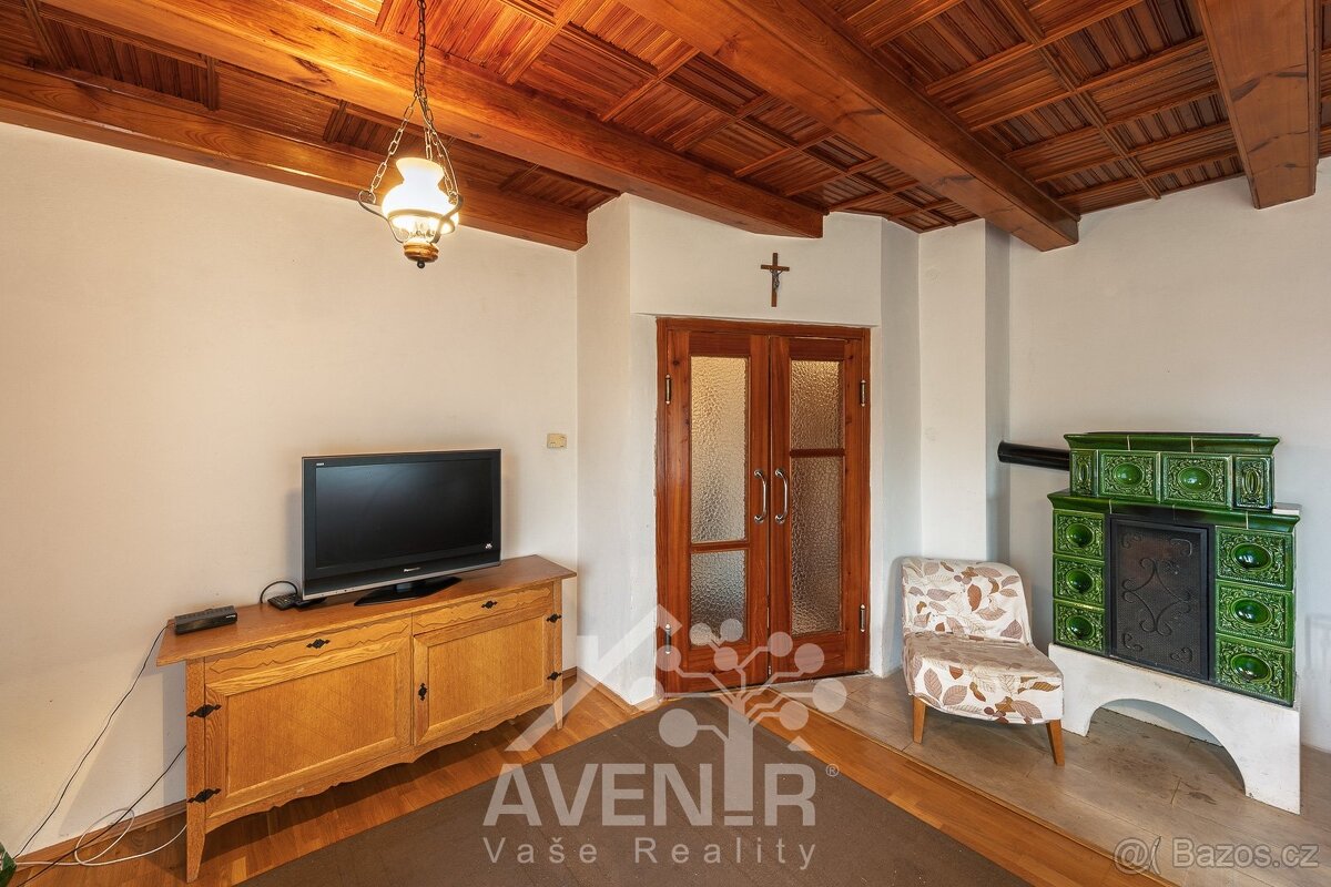 Prodej rodinného domu 5+1 + garáž a další místnosti 193 m², - 9