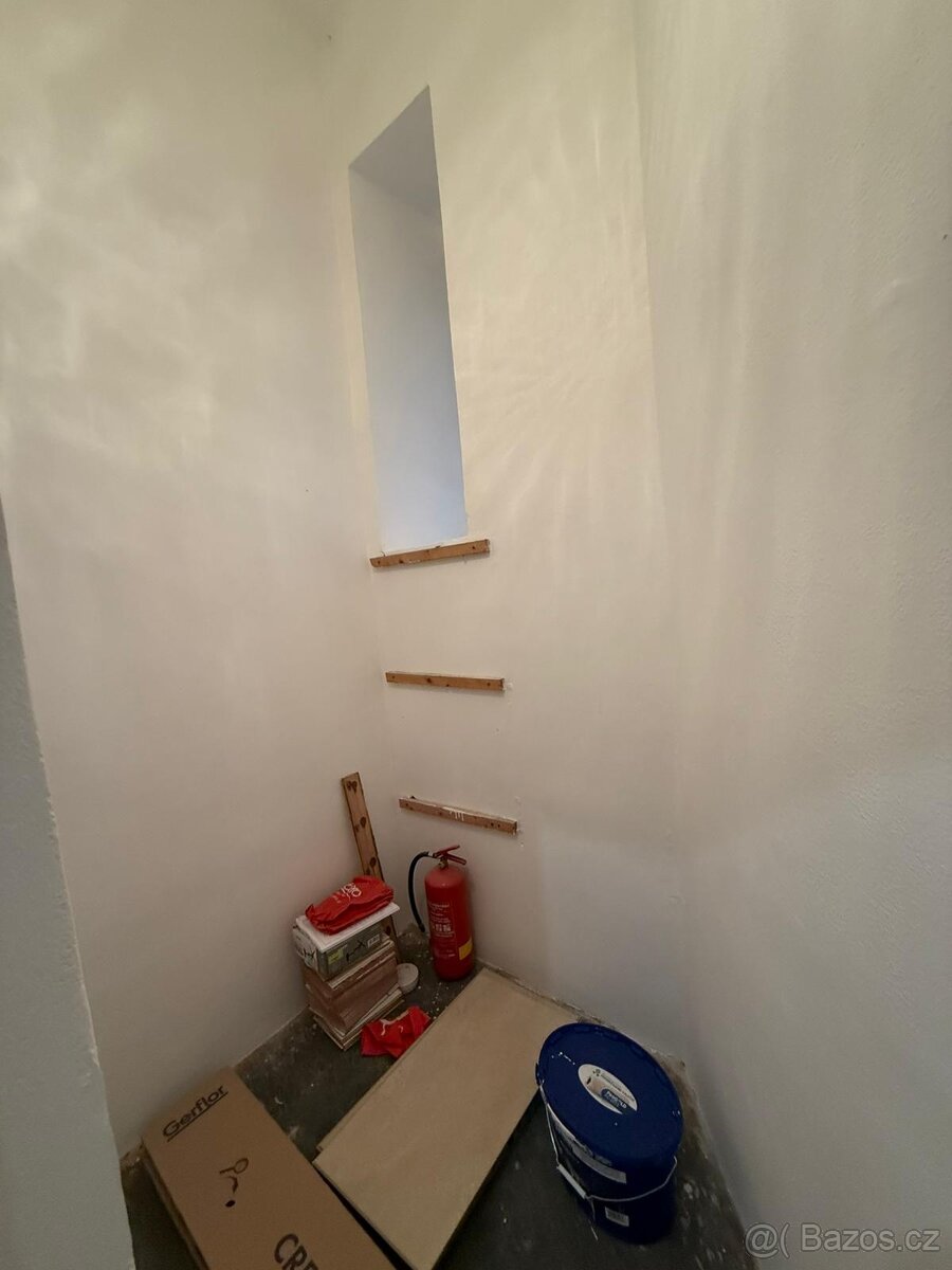 Byt 4+1 (154 m2) s velkou šatnou a spíží - 9