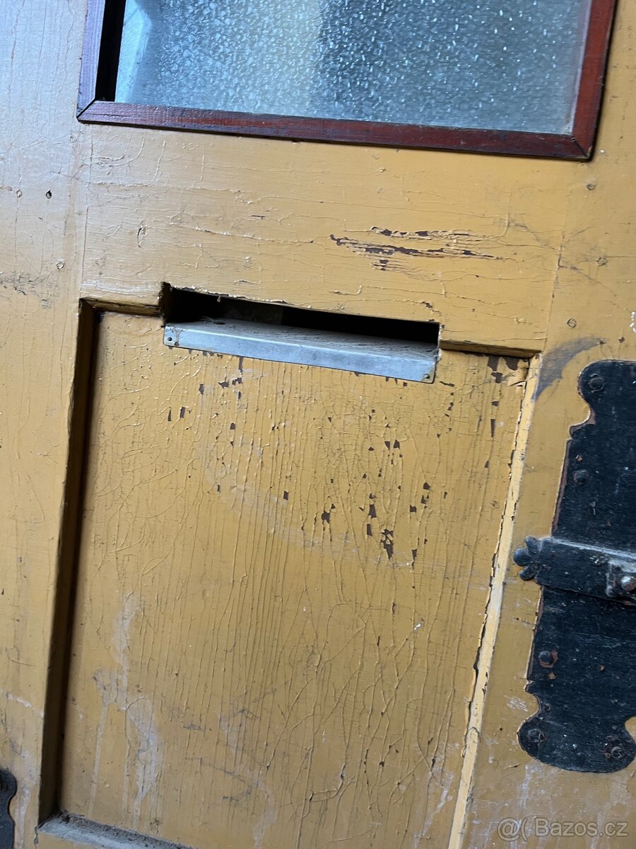 Dvoukřídlé retro dveře s kováním - 9