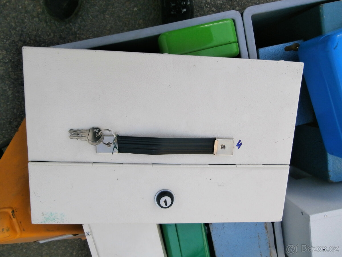 Trezor, kasička, pokladnička, střádanka více kusů od 300 kč - 9