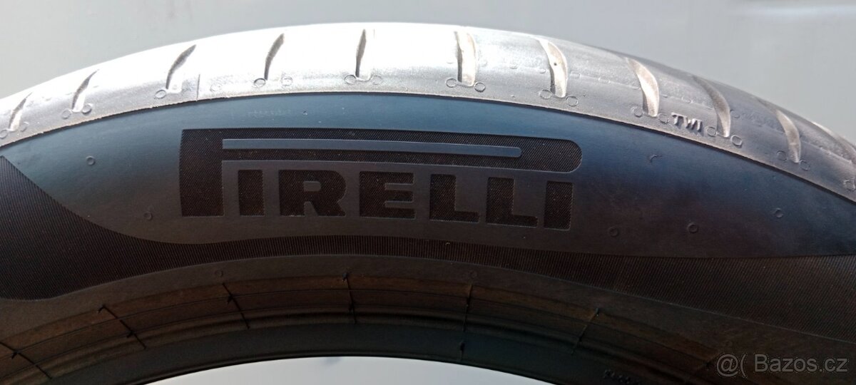 Pirelli & Goodyear 235/45R18 - 9