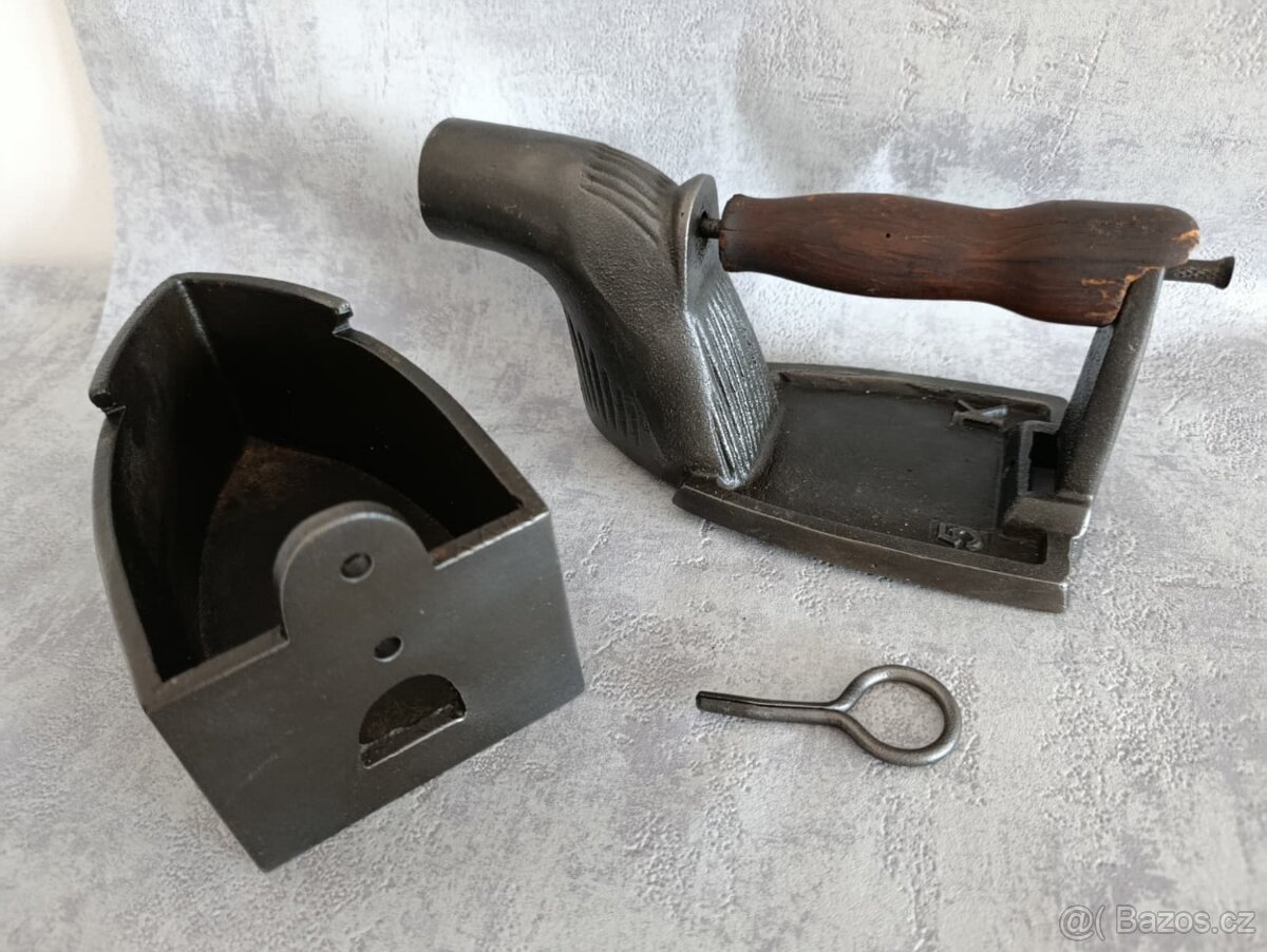 Stará velká orig. atypická žehlička s komínem. Krásná atyp - 9