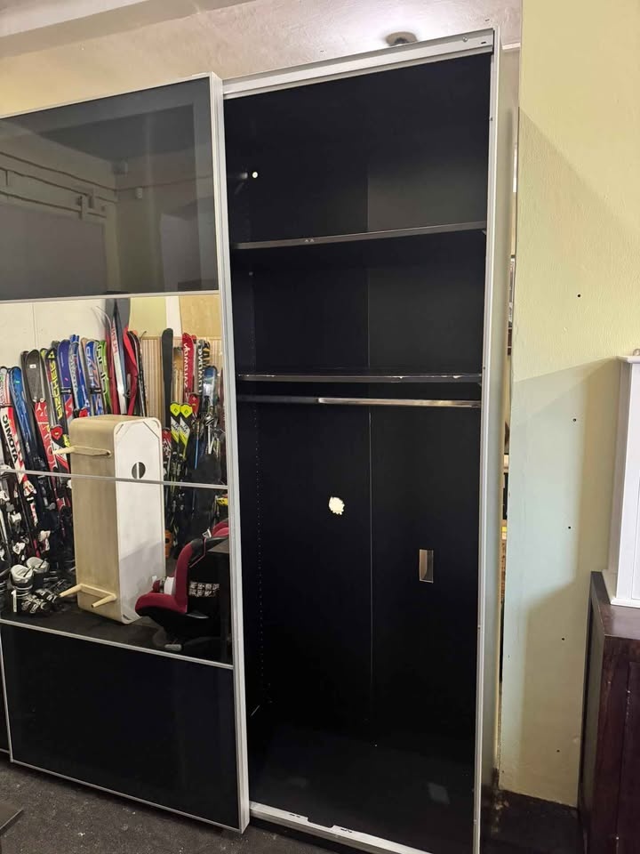 Kvalitní Vysoká šatní skříň s posuvnými dveřmi Ikea Pax - 9