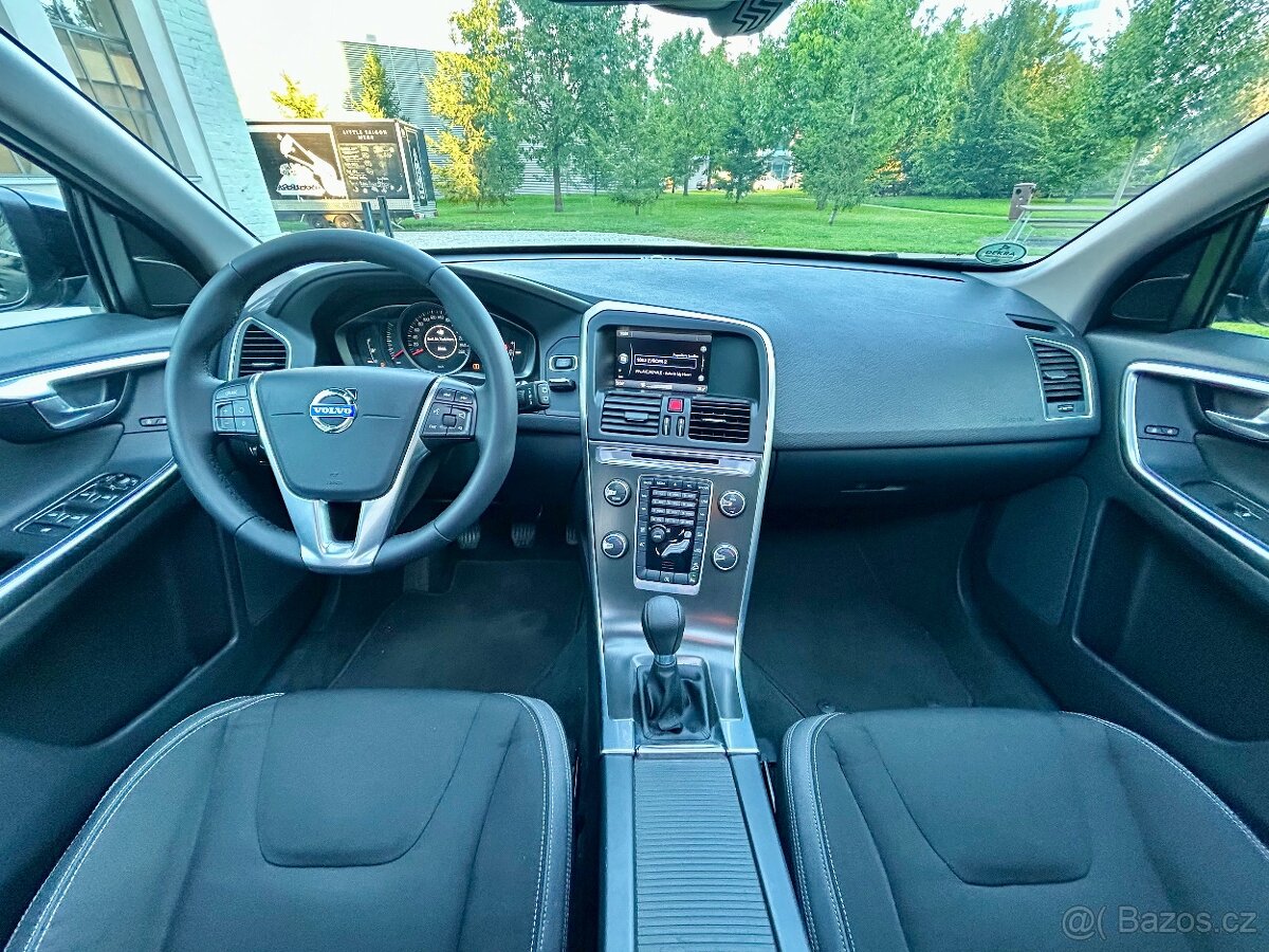 VOLVO XC60 2.4D5 158KW 4x4 MANUÁL Bi-XENON-NAVI-PANORAMA-PDC - 9