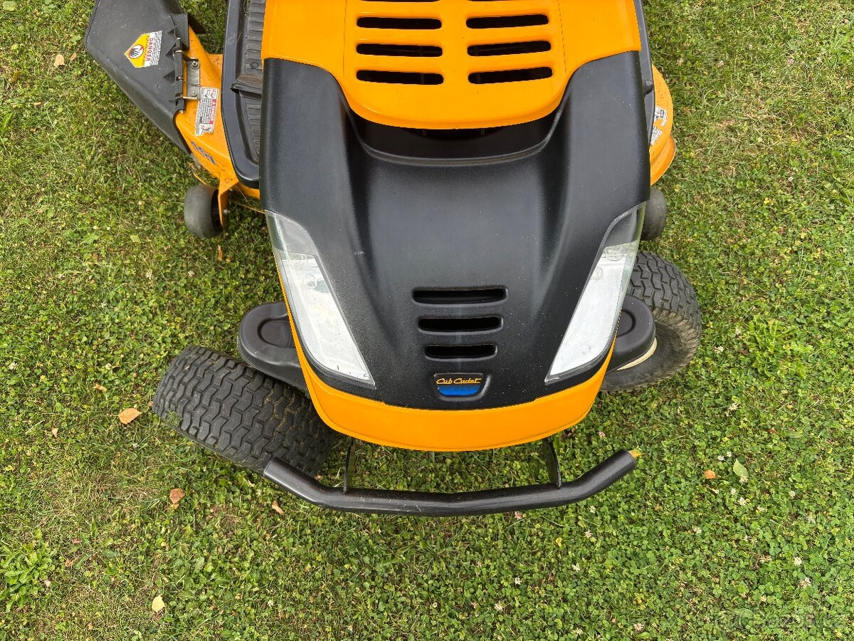 Zahradní traktor Cub Cadet i1046 - 9