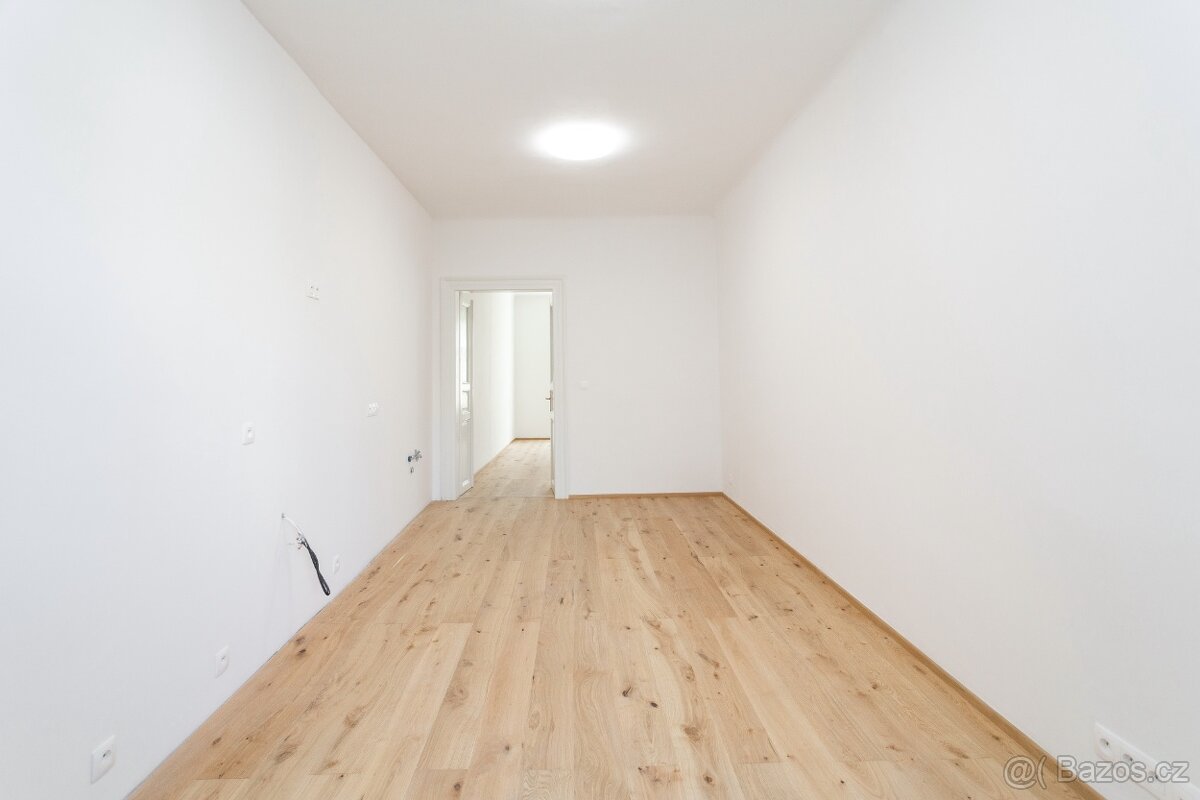 Byt 3+kk po rekonstrukci v ulici Legerova 18, Praha 2 - 9