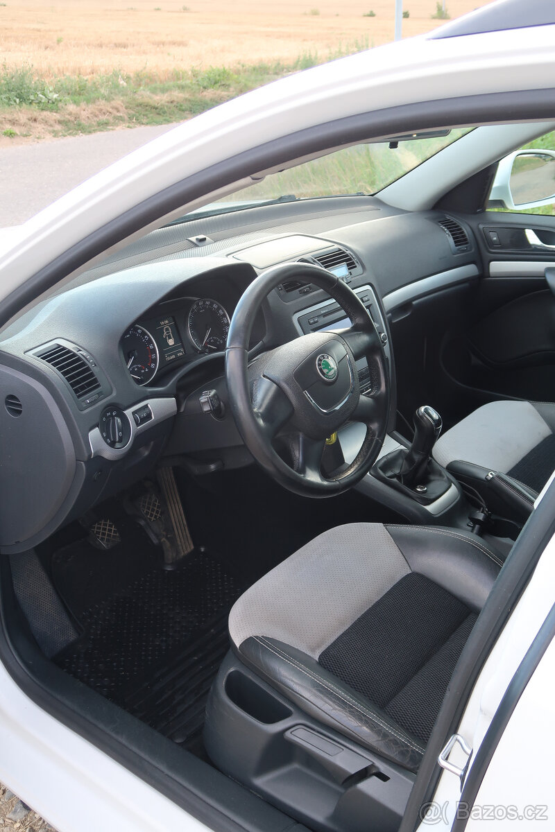 Prodám Škoda Octavia II facelift r.v. 2011 - 9