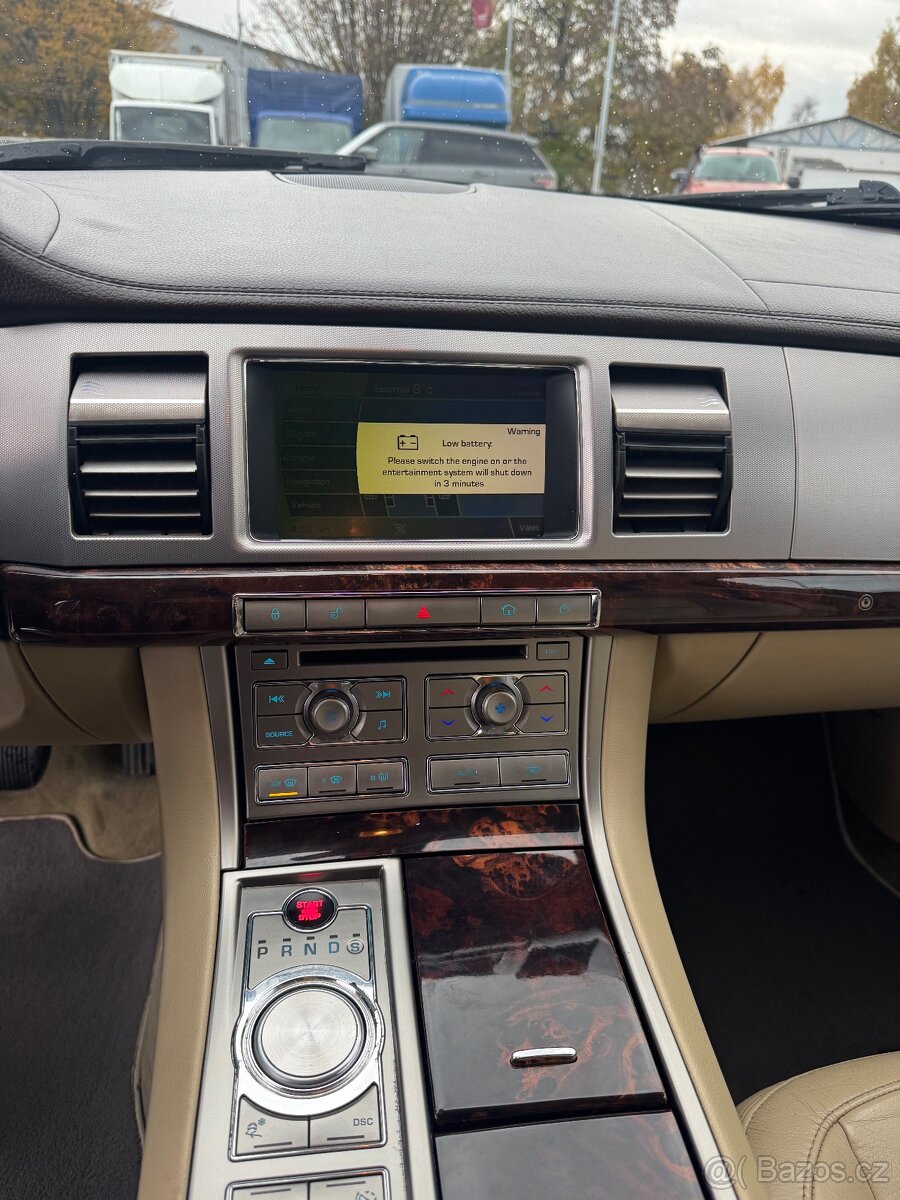 Jaguár XF 3,0d 155kW, automat - 9